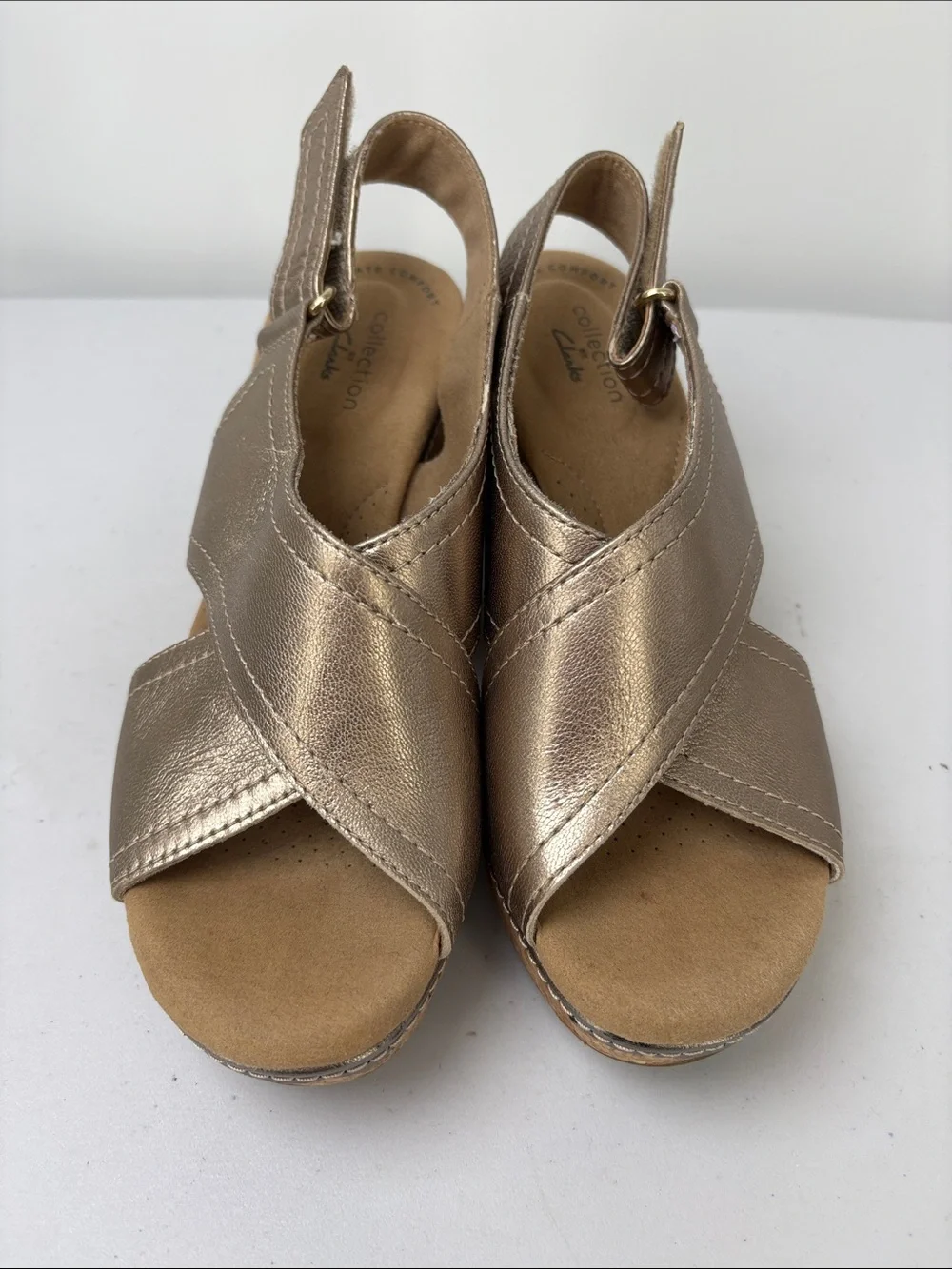 🍀 Clarks Metallic Gold Leather Wedge Sandals